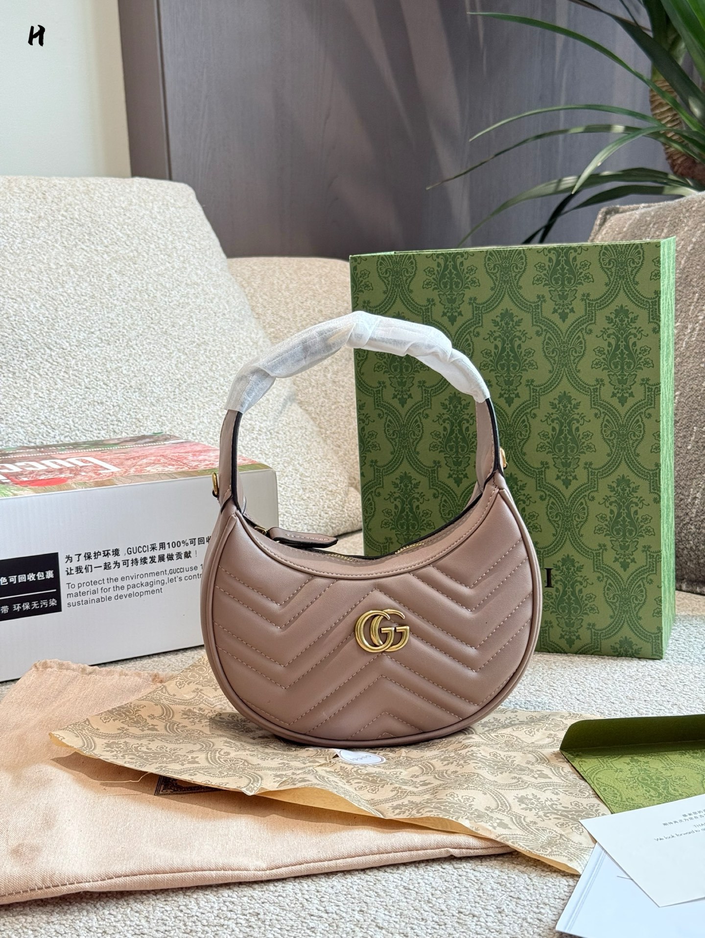 Gucci Silver Vintage-Inspired Bag 532