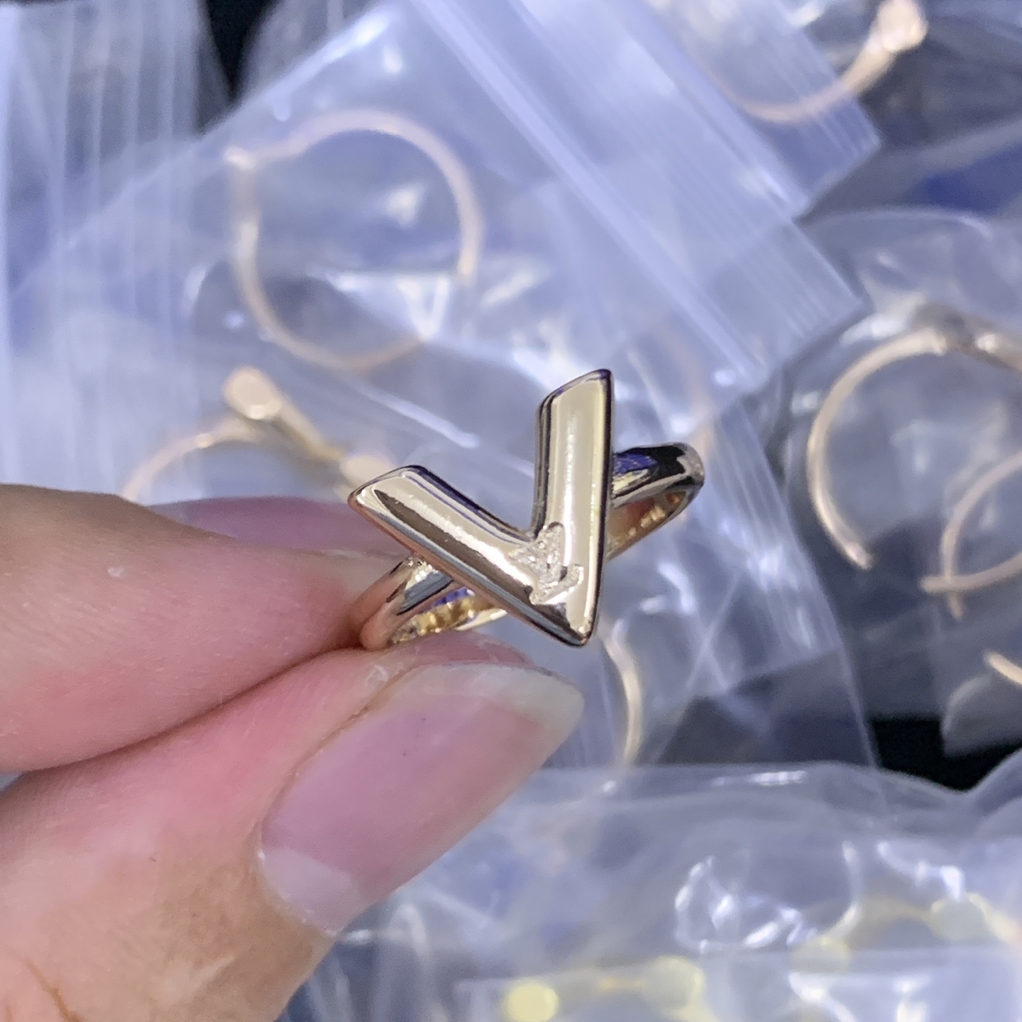 LV Silver Logo-Accented Ring 611