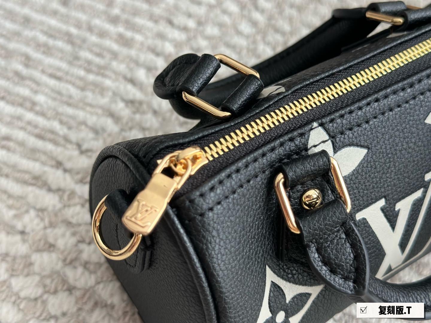 LV Silver Quilted Bag 1513