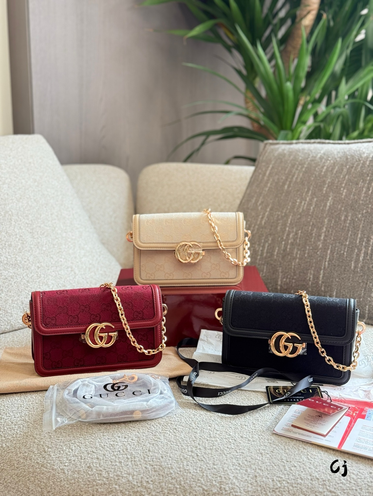Gucci Rose Gold Logo-Accented Bag 557