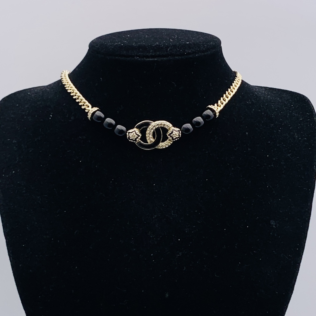 Chanel Silver Vintage-Inspired Necklace 815