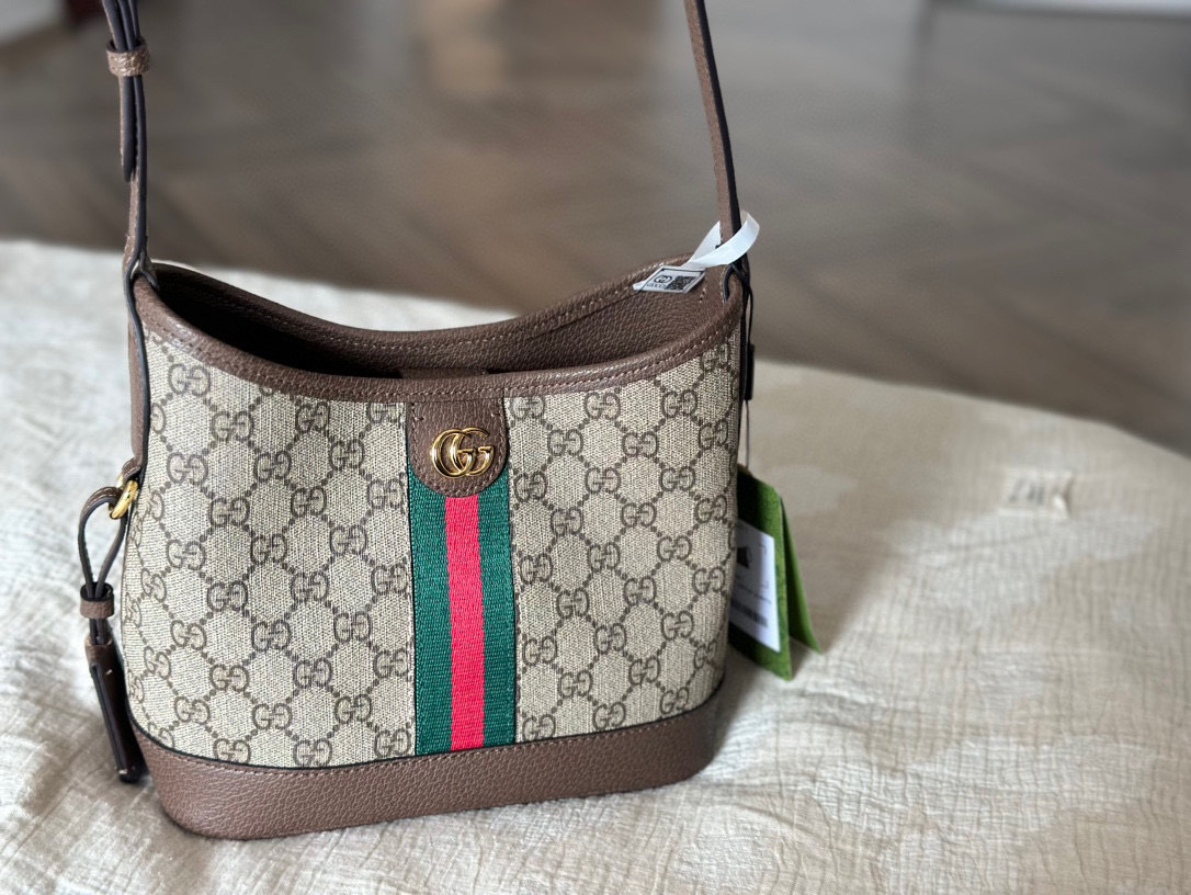 Gucci Silver Quilted Bag 590