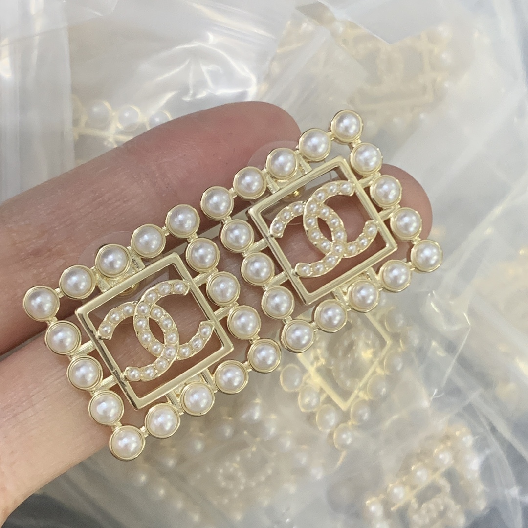 Chanel Rose Gold Vintage-Inspired Earrings 252