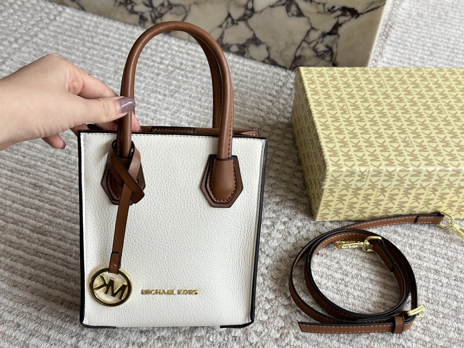 MK Beige Logo-Accented Bag mercer 004