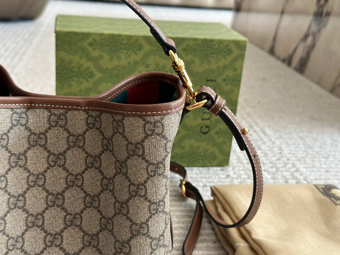 Gucci Silver Quilted Bag 582