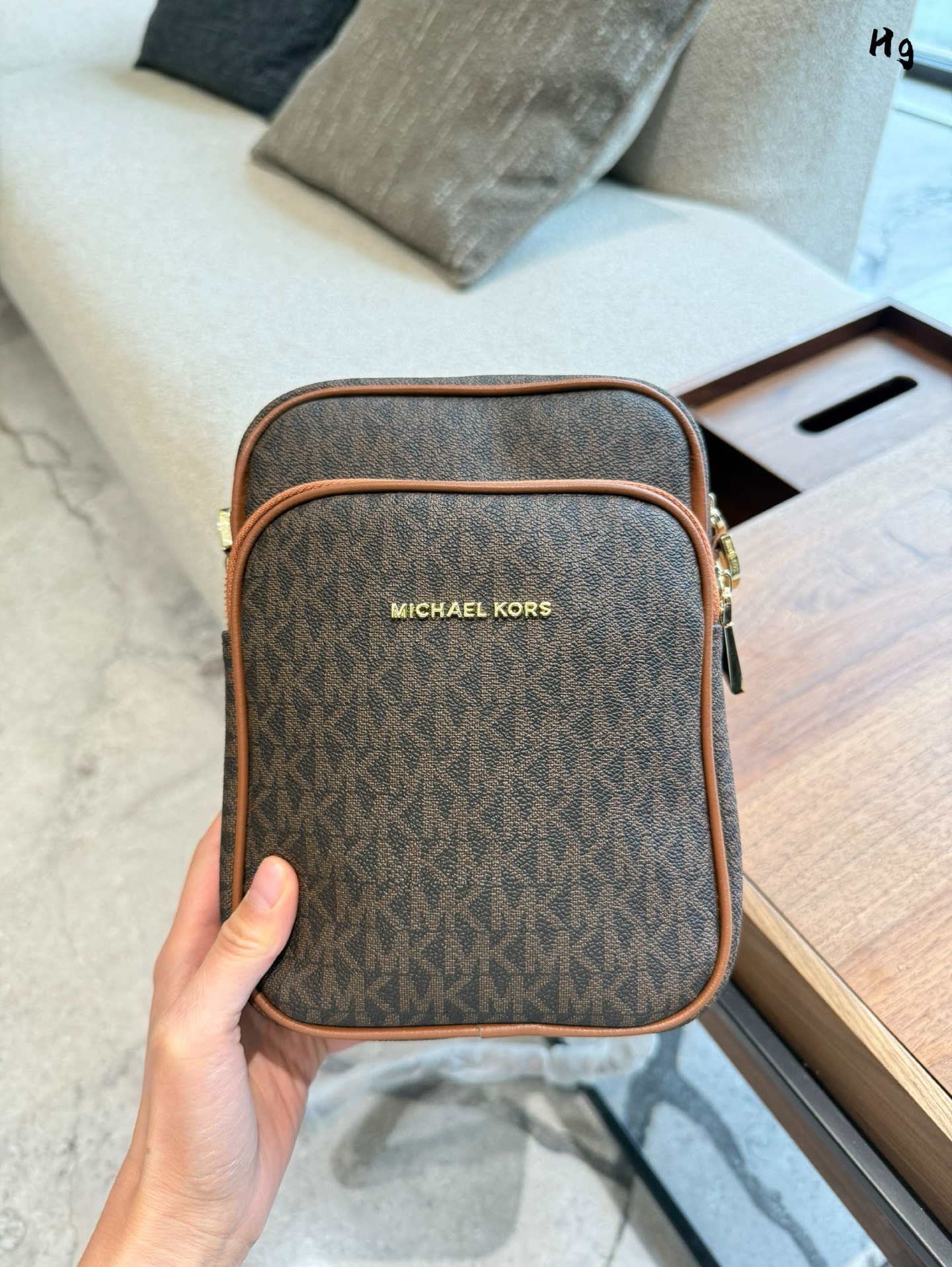 MK bag mercer 00