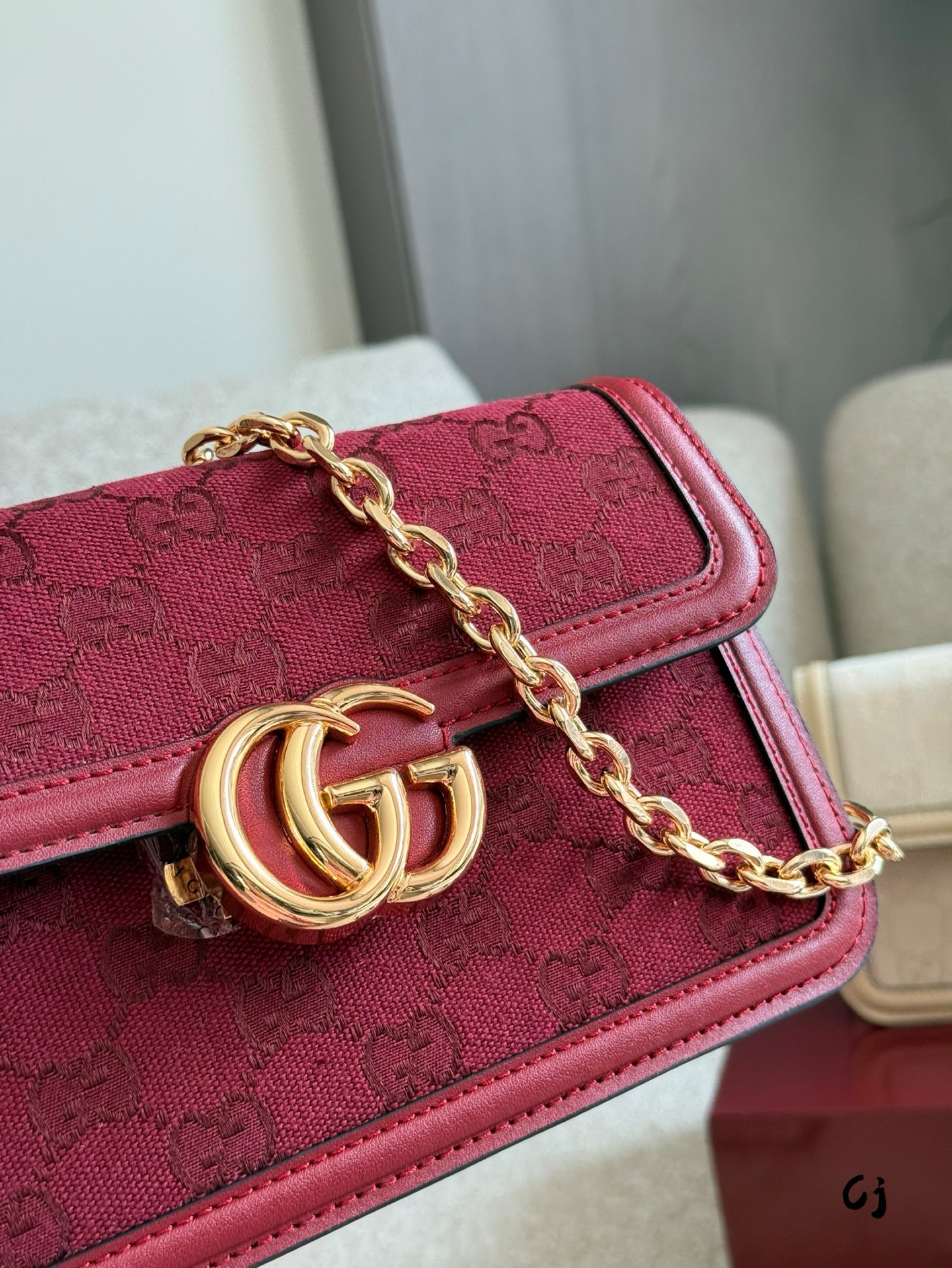 Gucci Rose Gold Logo-Accented Bag 557