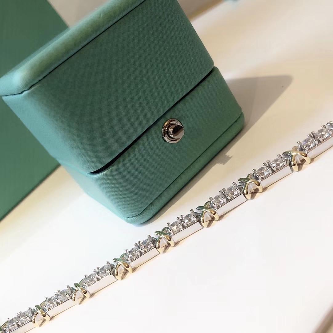 Tiffany Gold Vintage-Inspired Bracelet 240