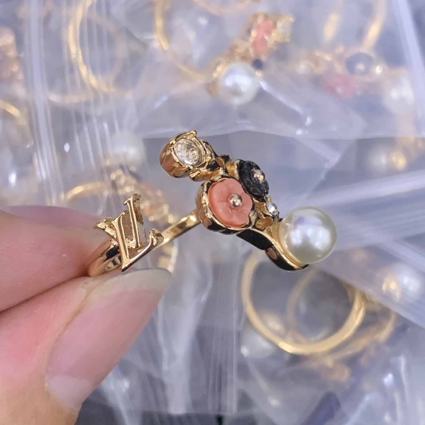 LV Rose Gold Vintage-Inspired Ring 1000