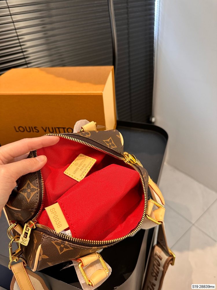 LV Bag Speedy leather Beige Quilted Bag 20cm