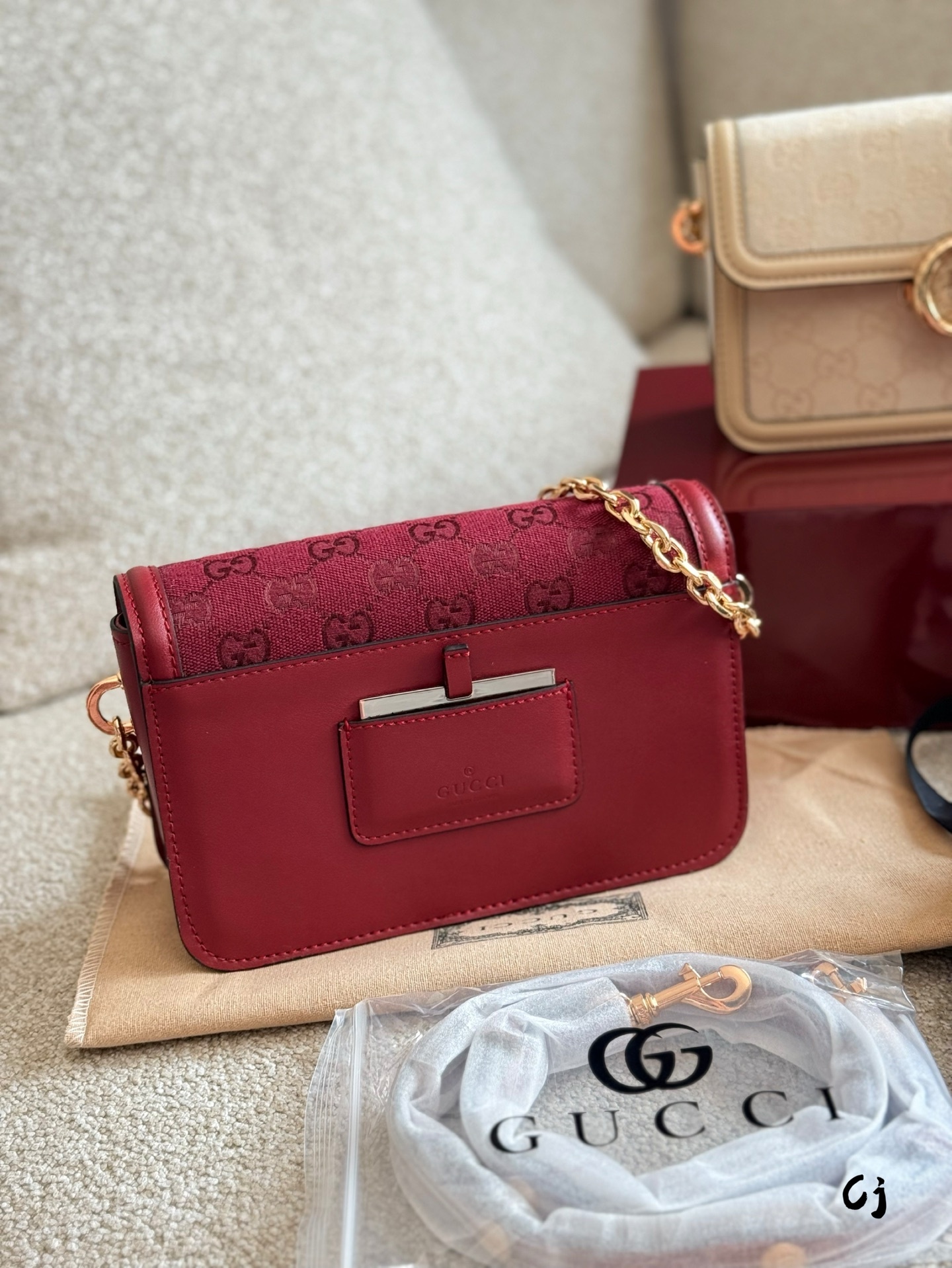 Gucci Rose Gold Logo-Accented Bag 557