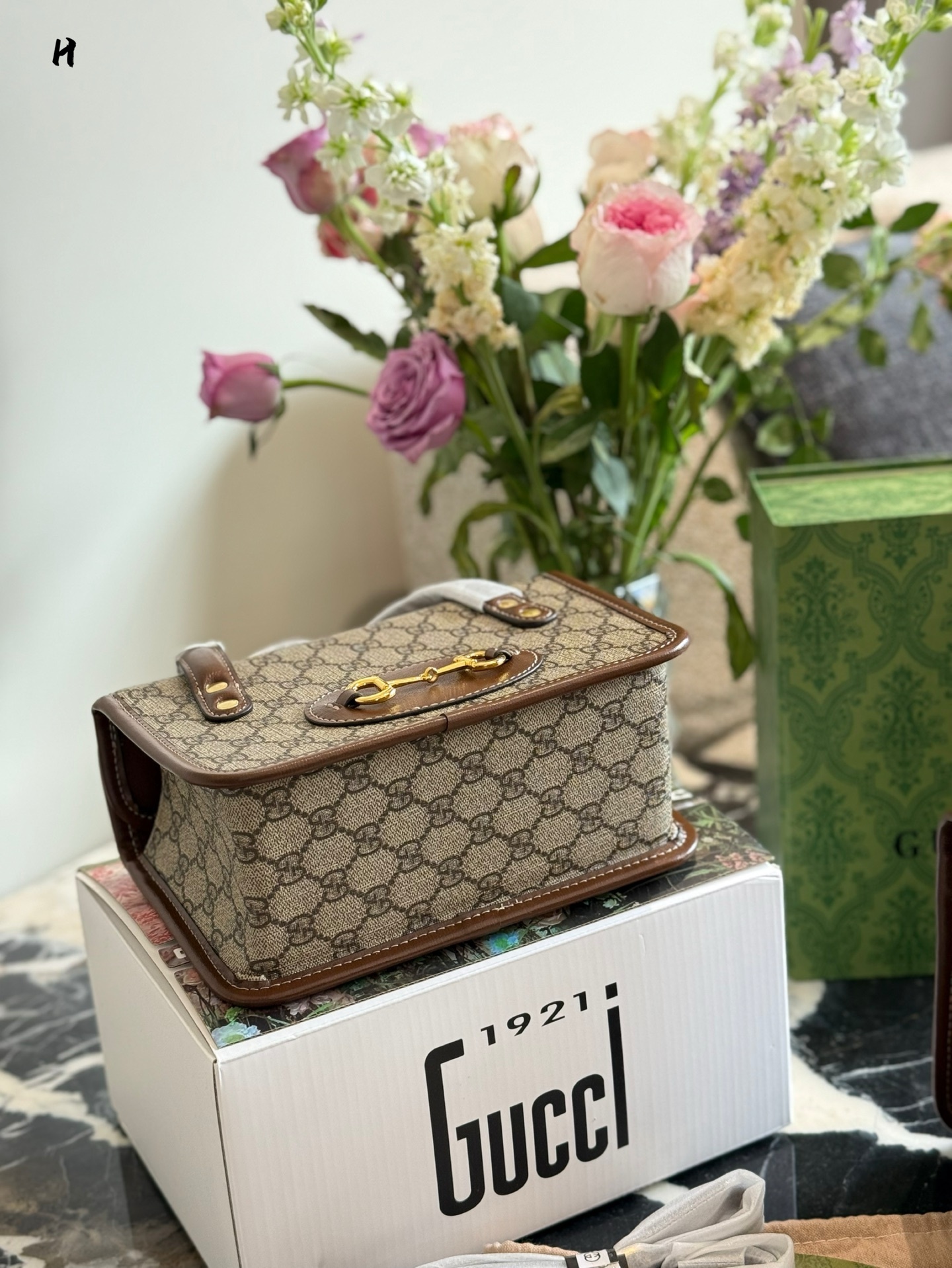 Gucci Beige Vintage-Inspired Bag 555