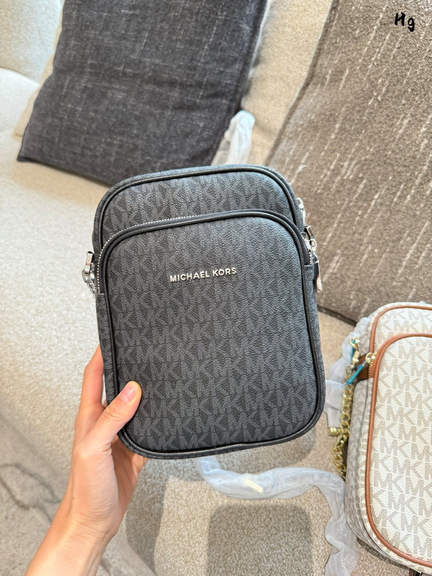 MK bag mercer 00