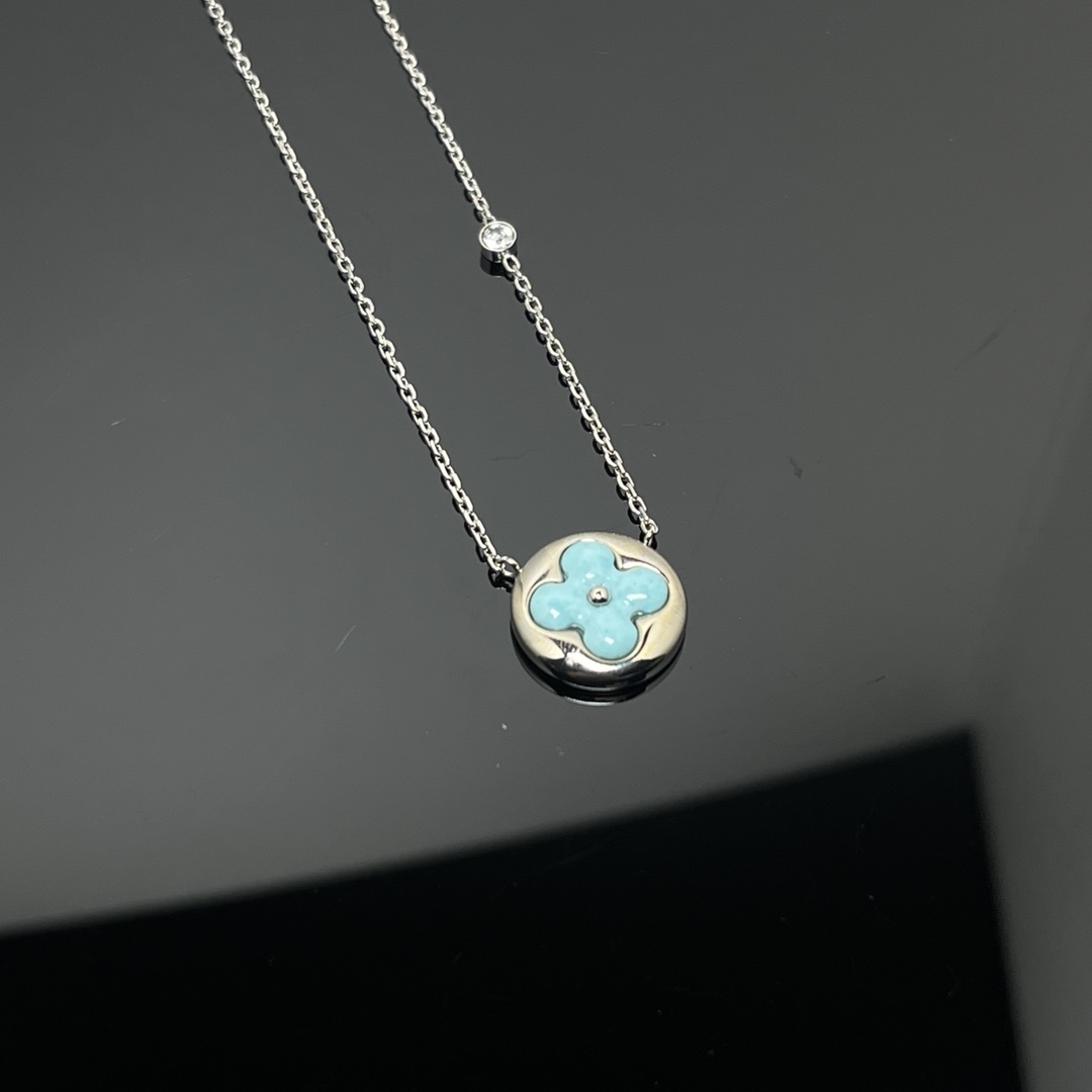 LV Gold Logo-Accented Necklace 102