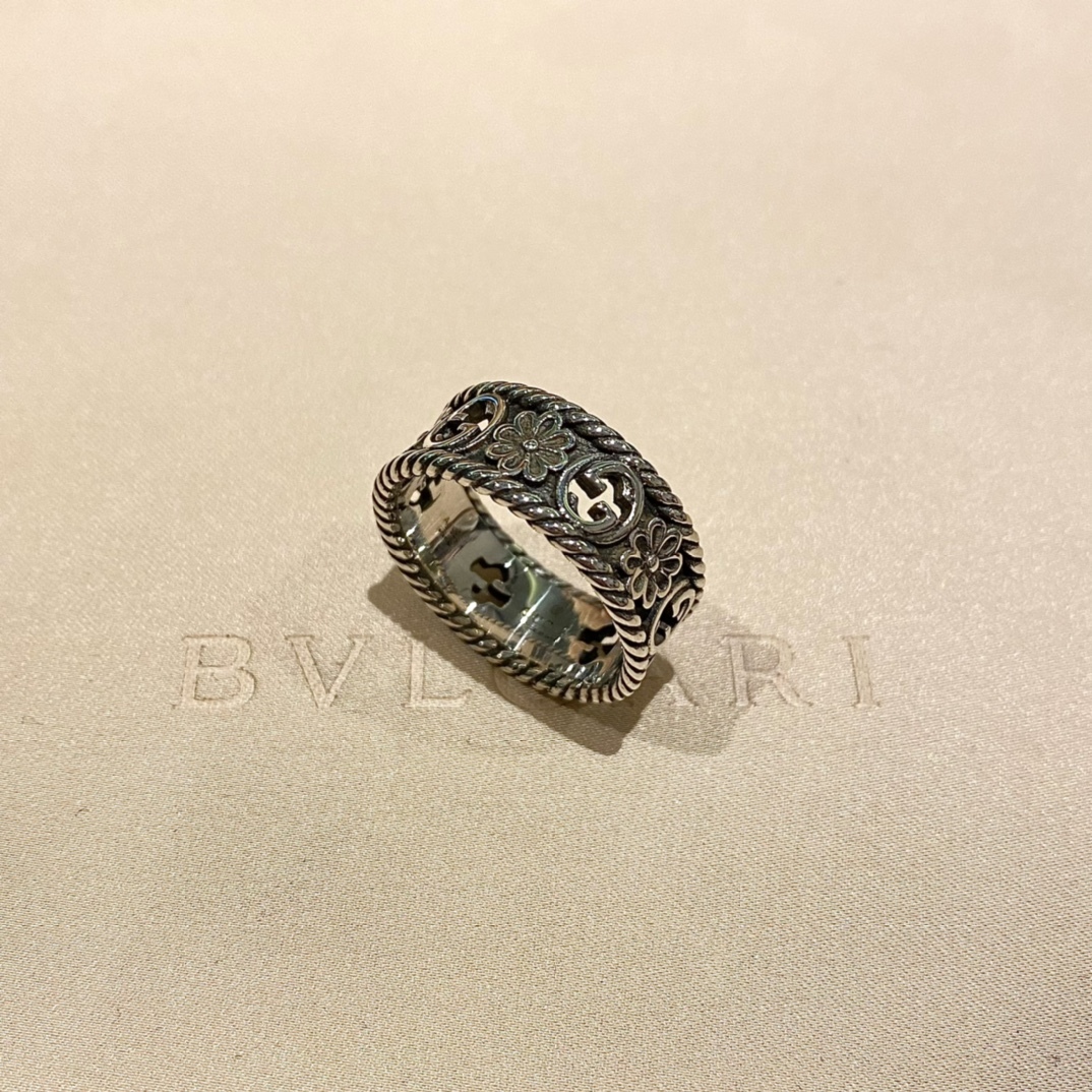 Gucci Silver Vintage-Inspired Ring 041