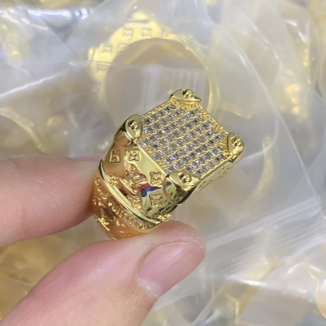 LV Gold Vintage-Inspired Ring 1035