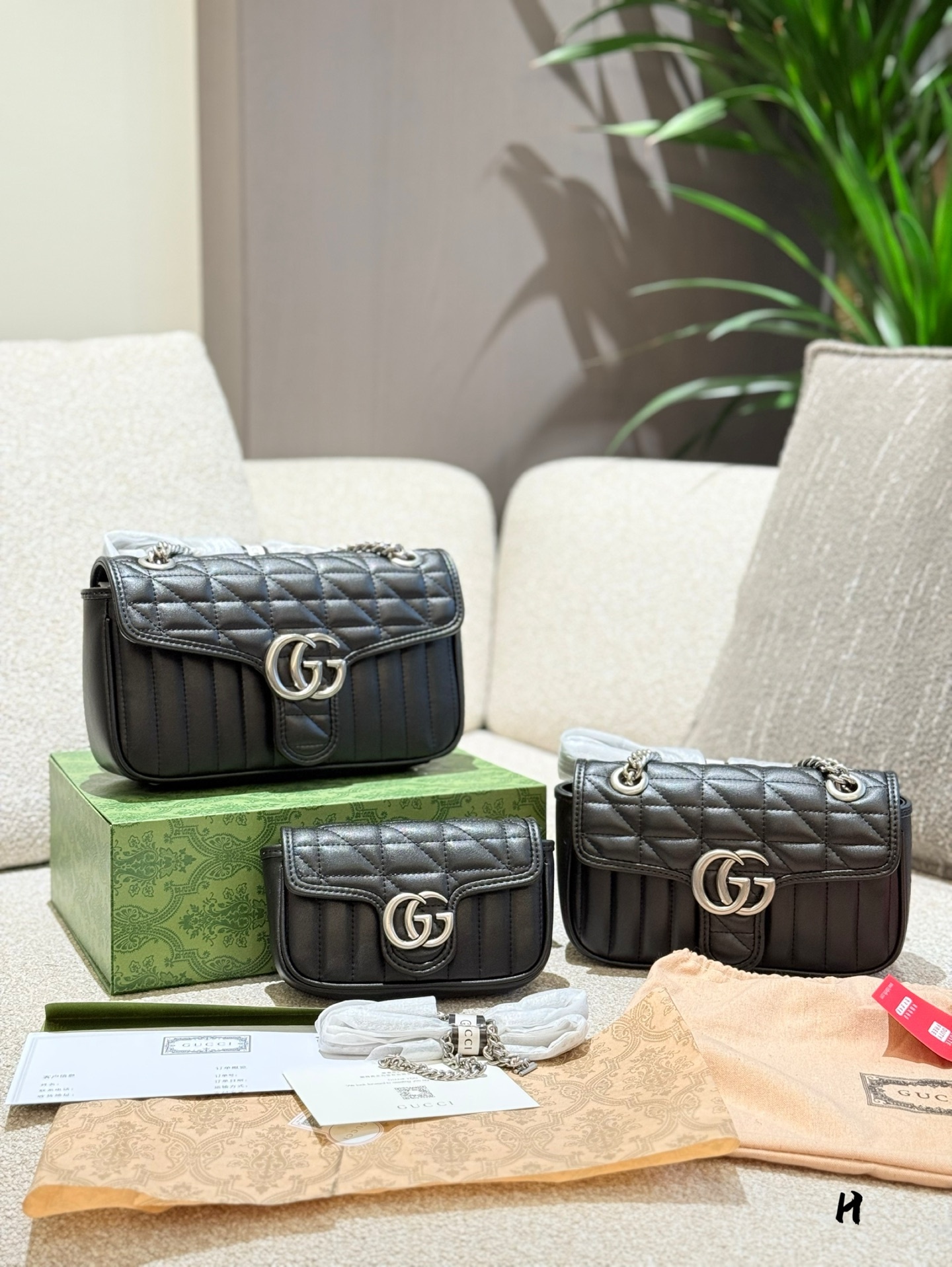 Gucci Silver Logo-Accented Bag 539