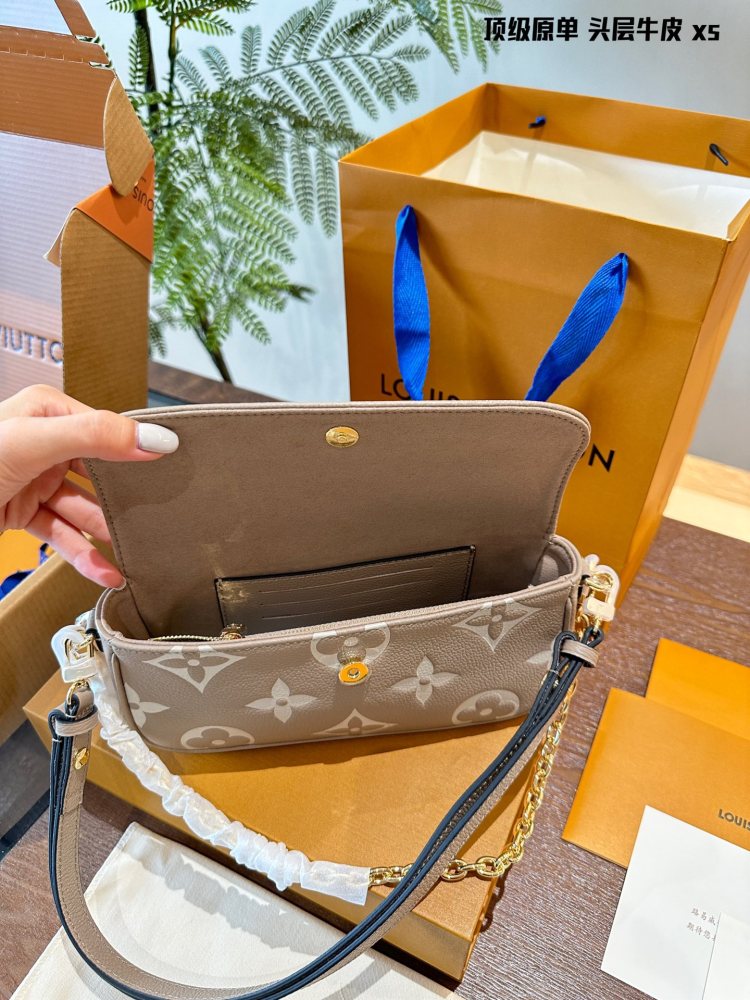 LV Silver Vintage-Inspired Bag 1610