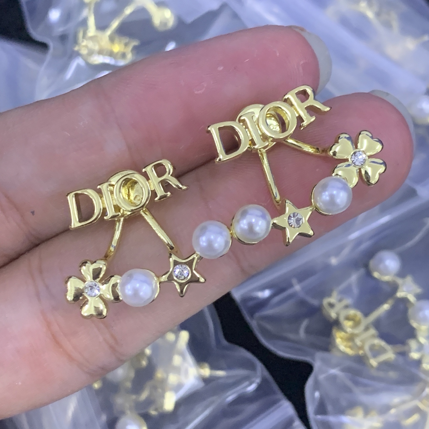 Dior Gold Logo-Accented Earrings 526