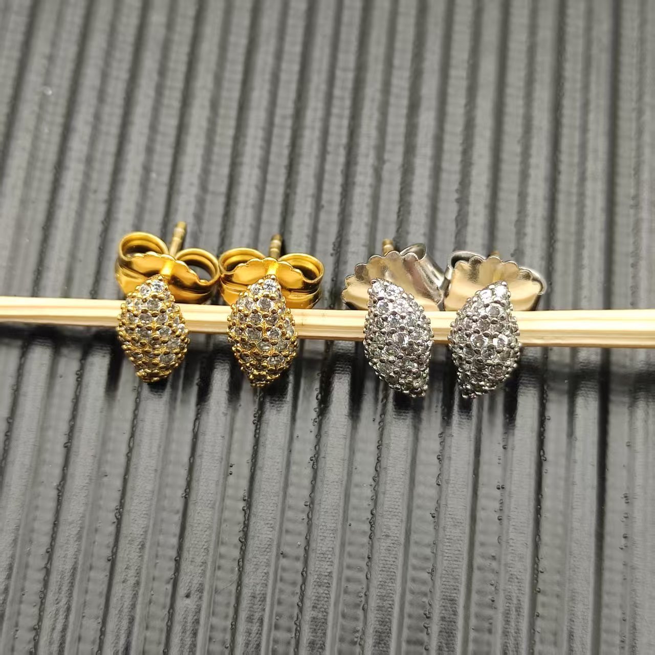 David Yurman Gold Logo-Accented Earrings 238