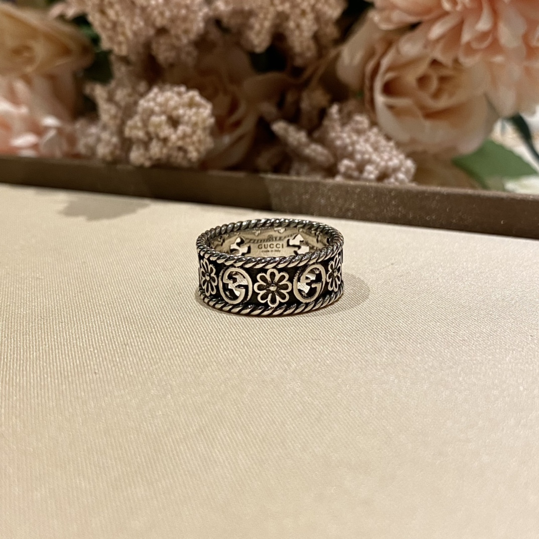 Gucci Silver Vintage-Inspired Ring 041