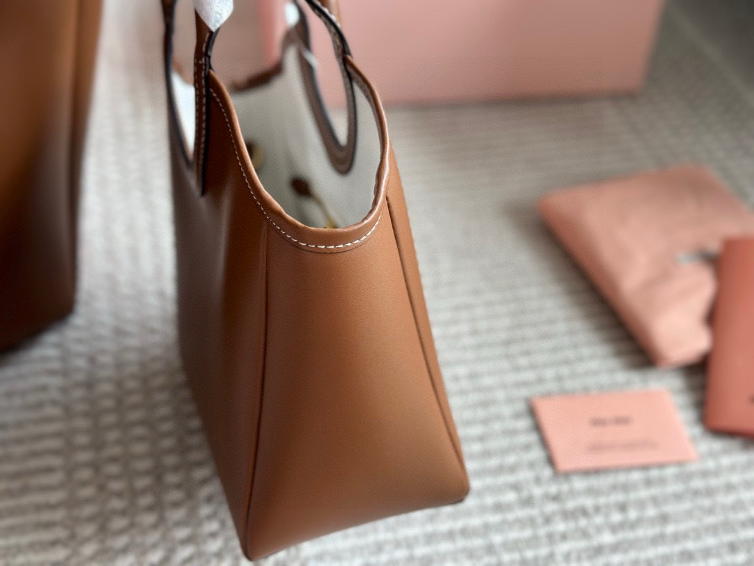 Miu Miu Rose Gold Logo-Accented Bag 169