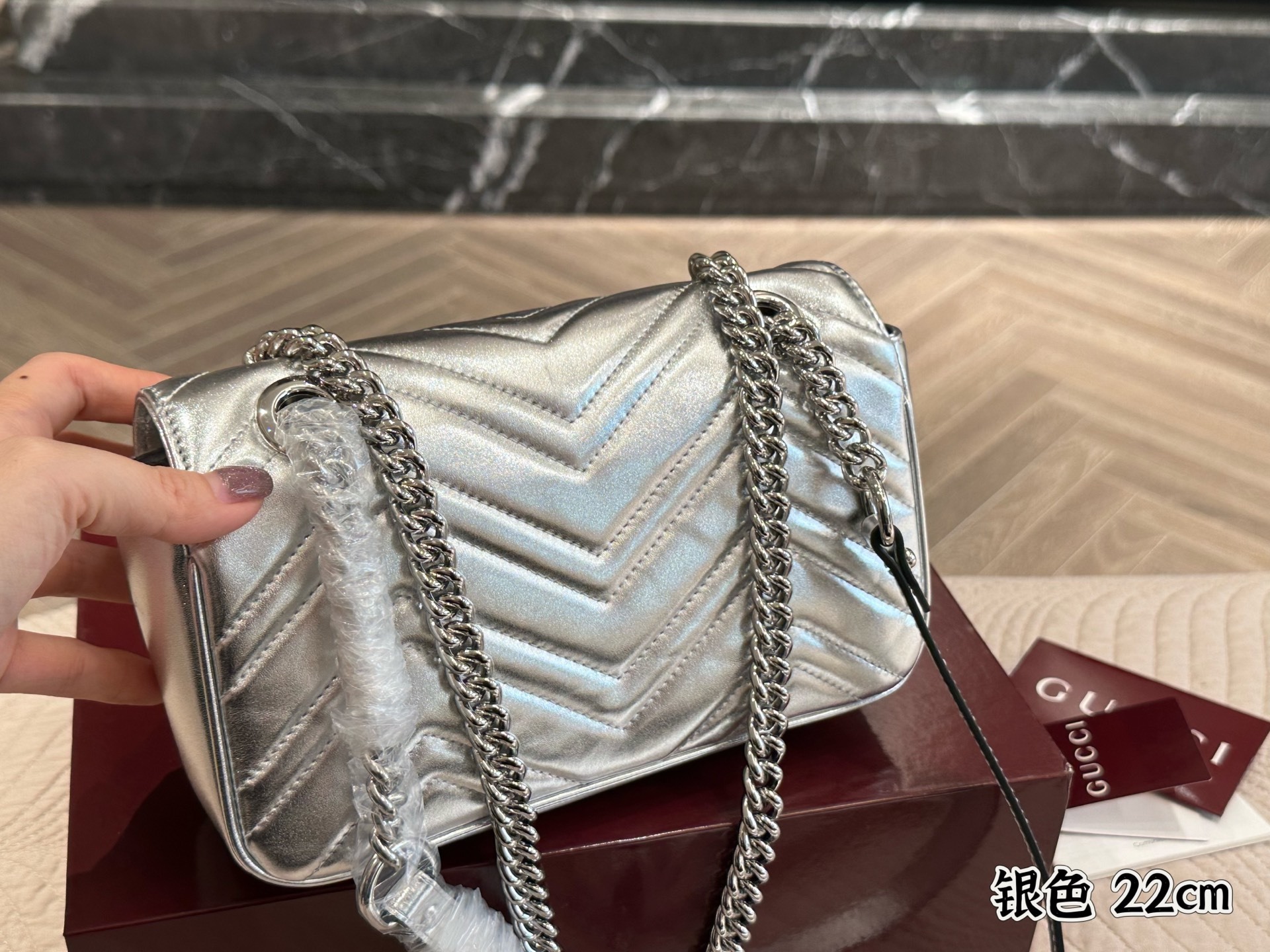 Gucci Silver Vintage-Inspired Bag 530