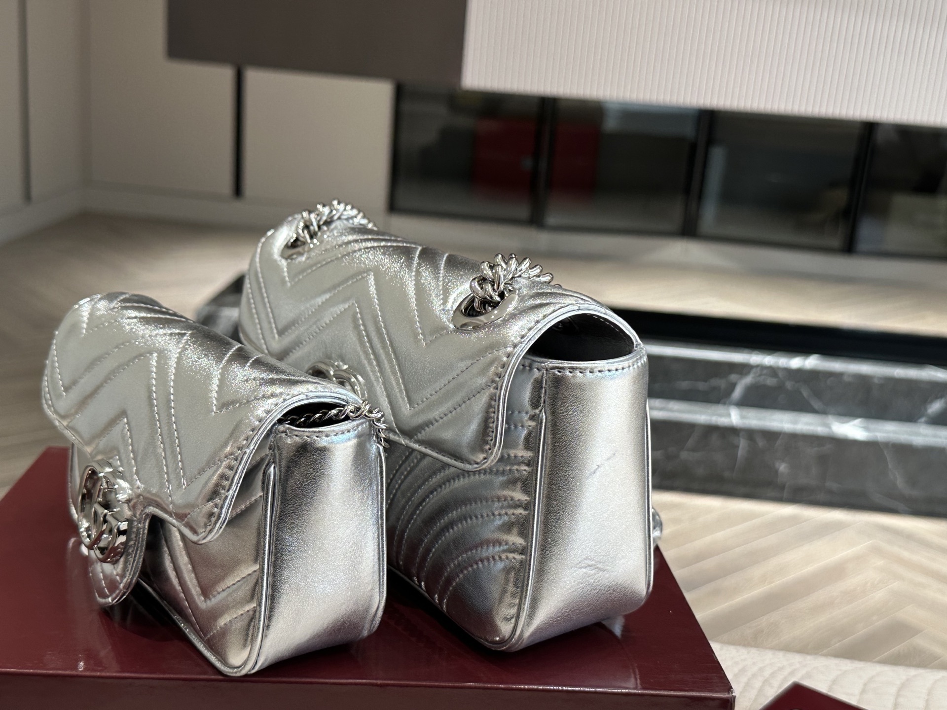 Gucci Silver Vintage-Inspired Bag 530