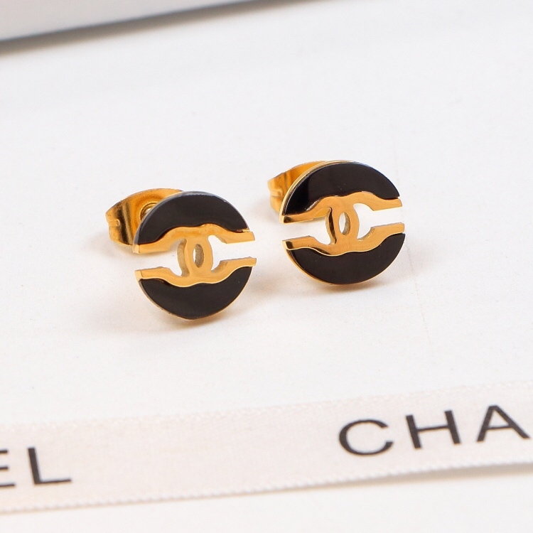 Chanel Gold Logo-Accented Earrings 007