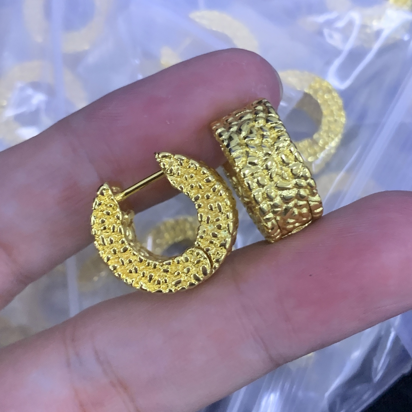 Celine Gold Logo-Accented Earrings 019