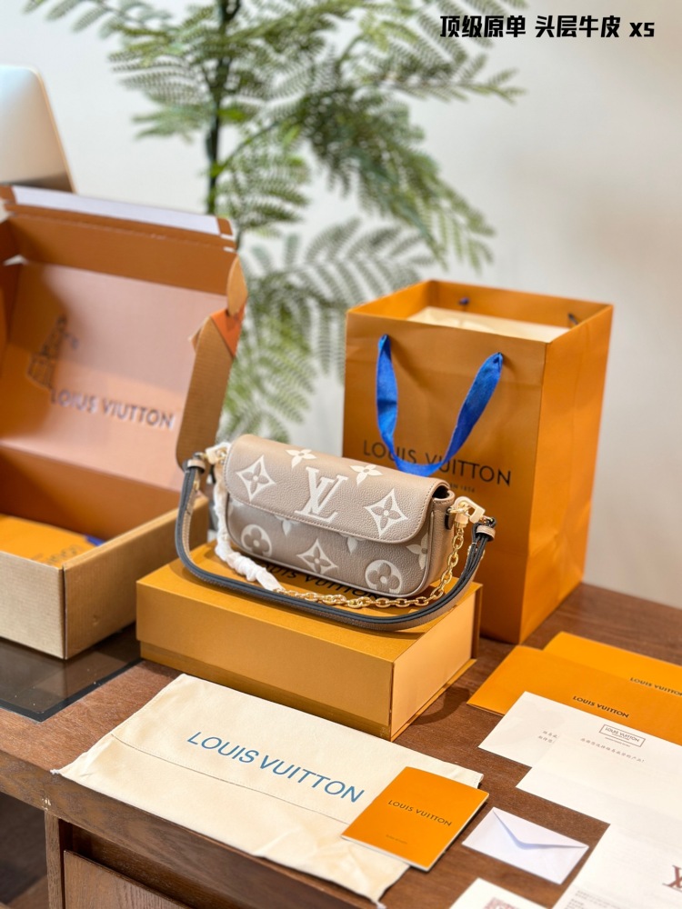 LV Silver Vintage-Inspired Bag 1610