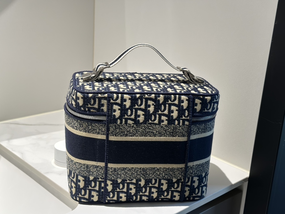 Dior Silver Vintage-Inspired Bag 751