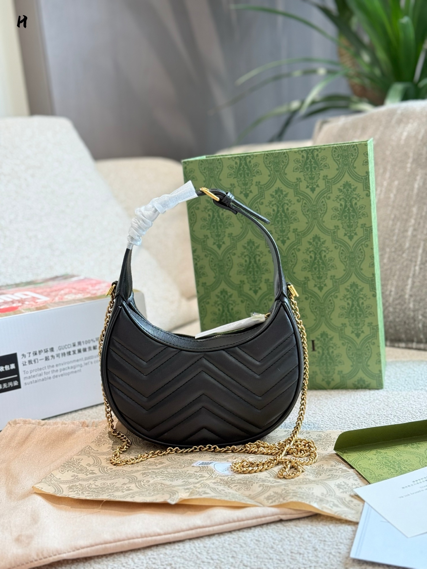 Gucci Silver Vintage-Inspired Bag 532