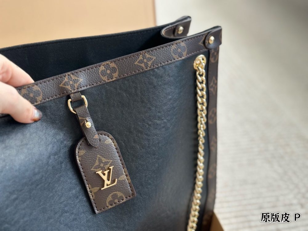 LV Silver Vintage-Inspired Bag 1617