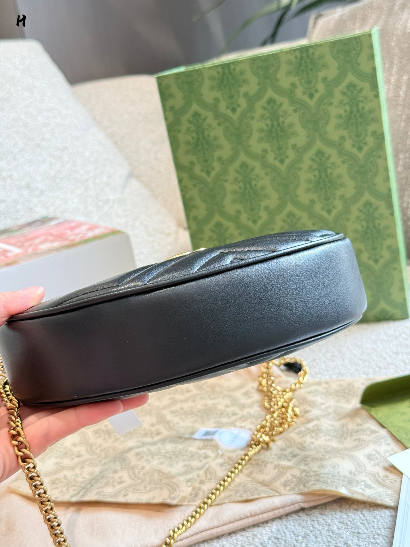 Gucci Silver Vintage-Inspired Bag 532