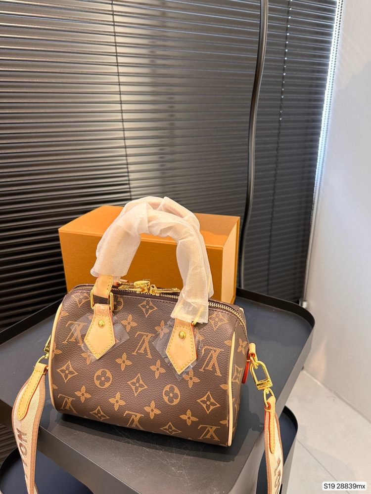 LV Bag Speedy leather Beige Quilted Bag 20cm