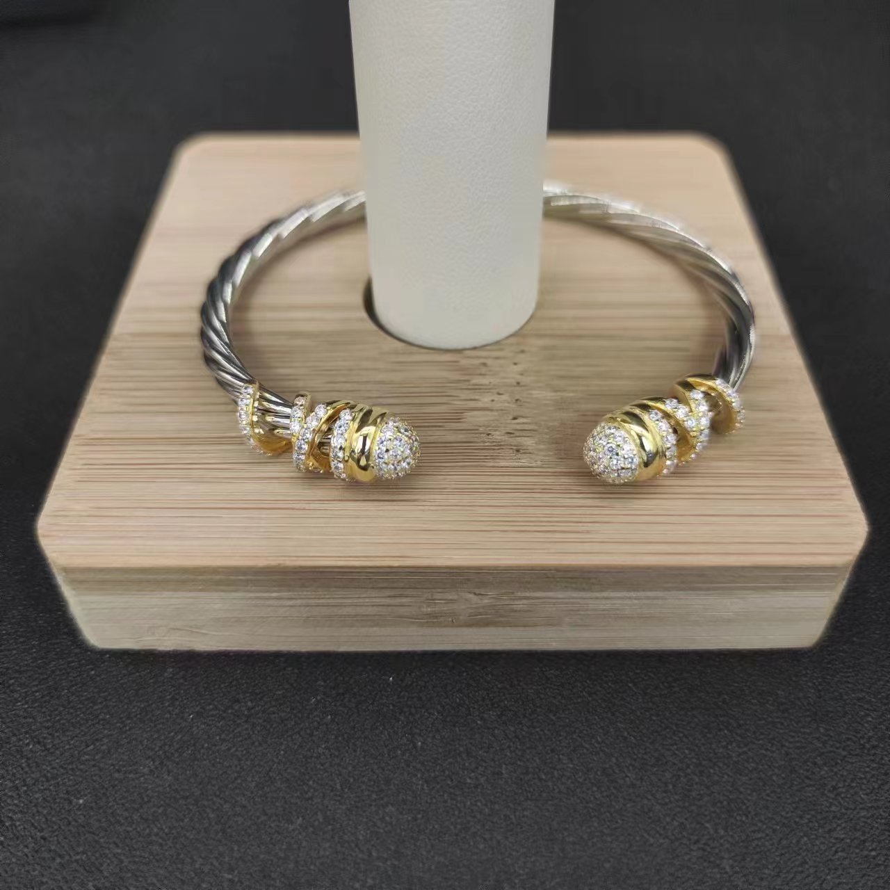 David Yurman Silver Logo-Accented Bracelet 005