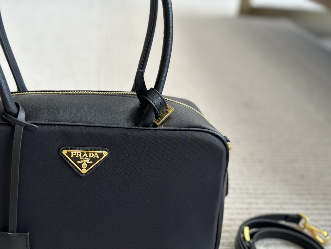 Prada Gold Logo-Accented Bag 070
