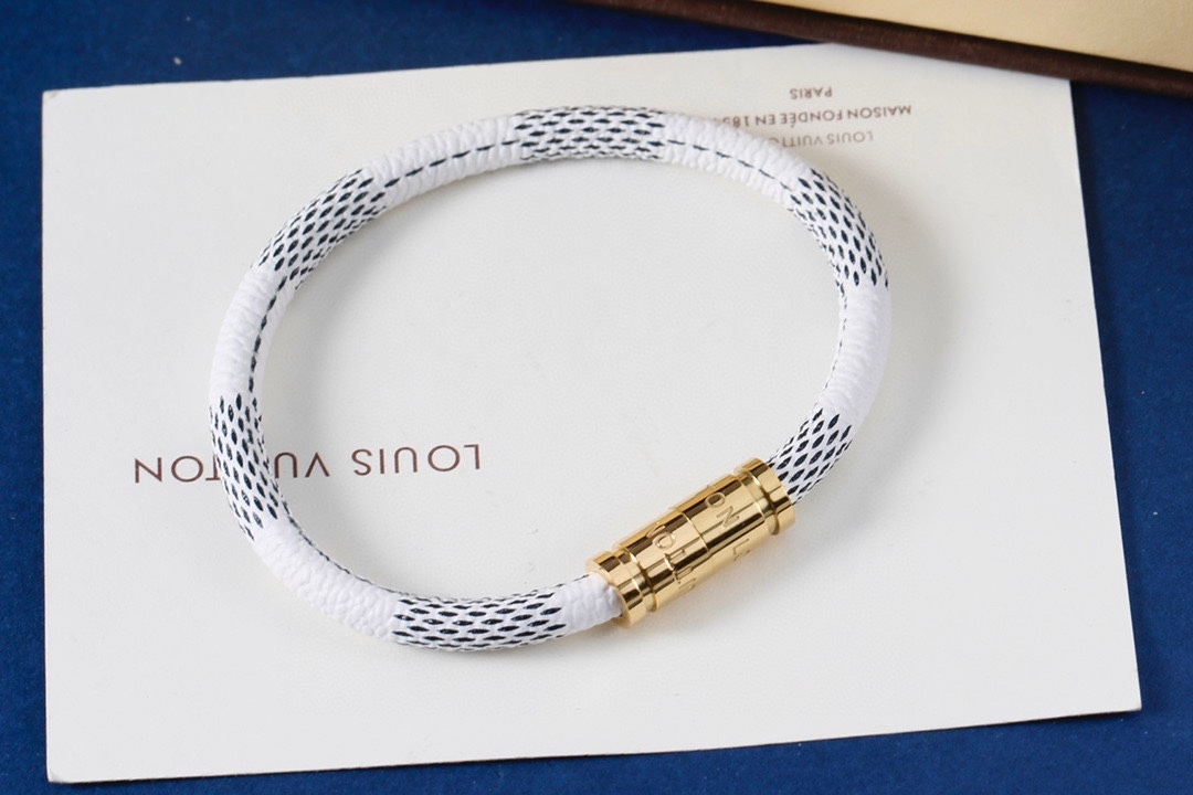LV bracelet 052