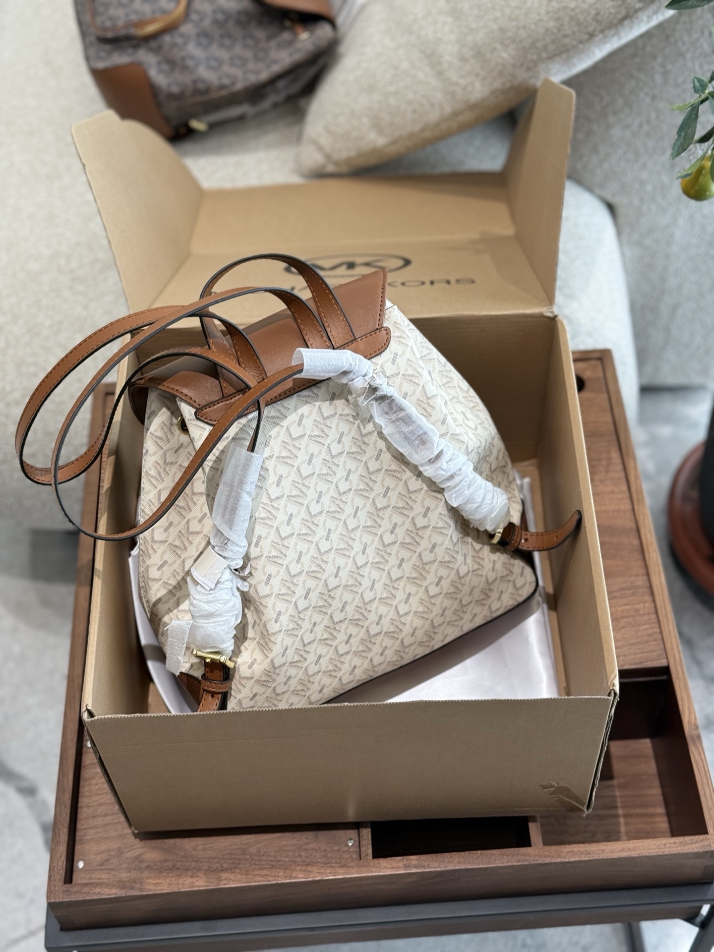 Michael Kors MK Beige Quilted Bag backpack 025