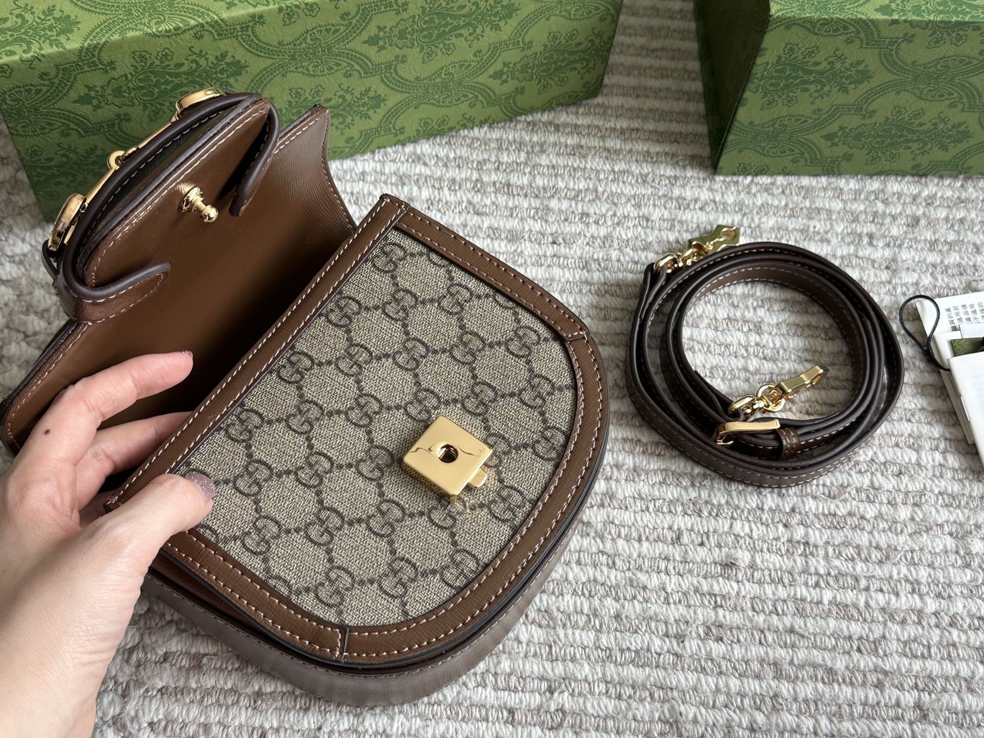Gucci Gold Vintage-Inspired Bag 584