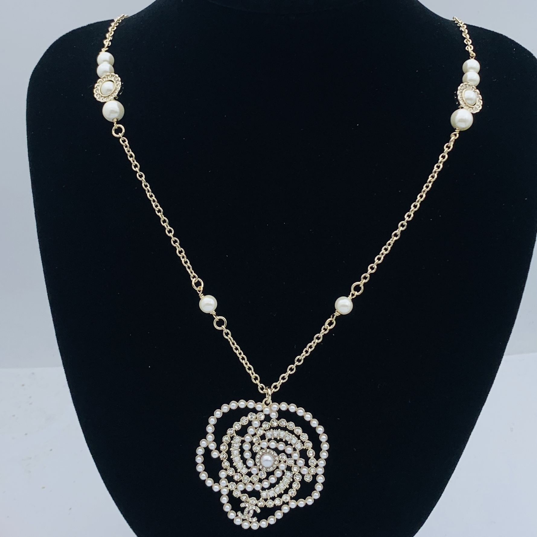 Chanel Silver Vintage-Inspired Necklace 1027