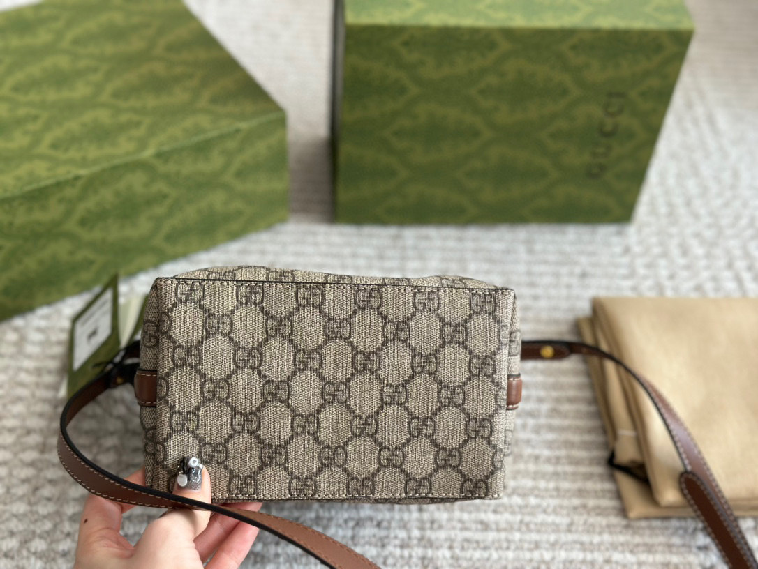 Gucci Silver Quilted Bag 582
