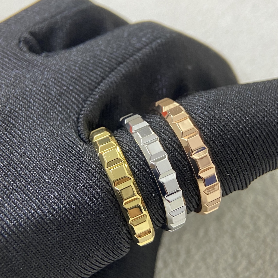 Boucheron Silver Textured Ring 002