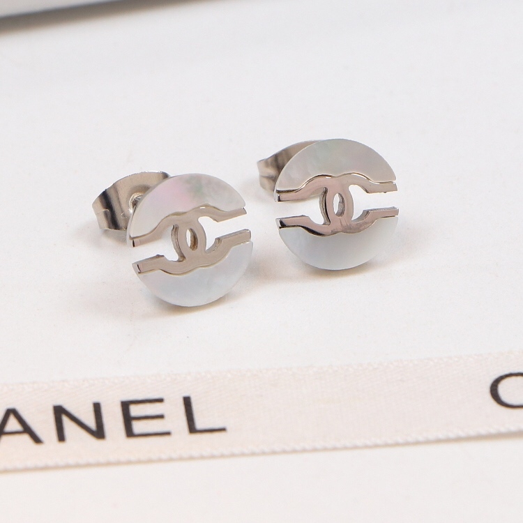 Chanel Gold Logo-Accented Earrings 007