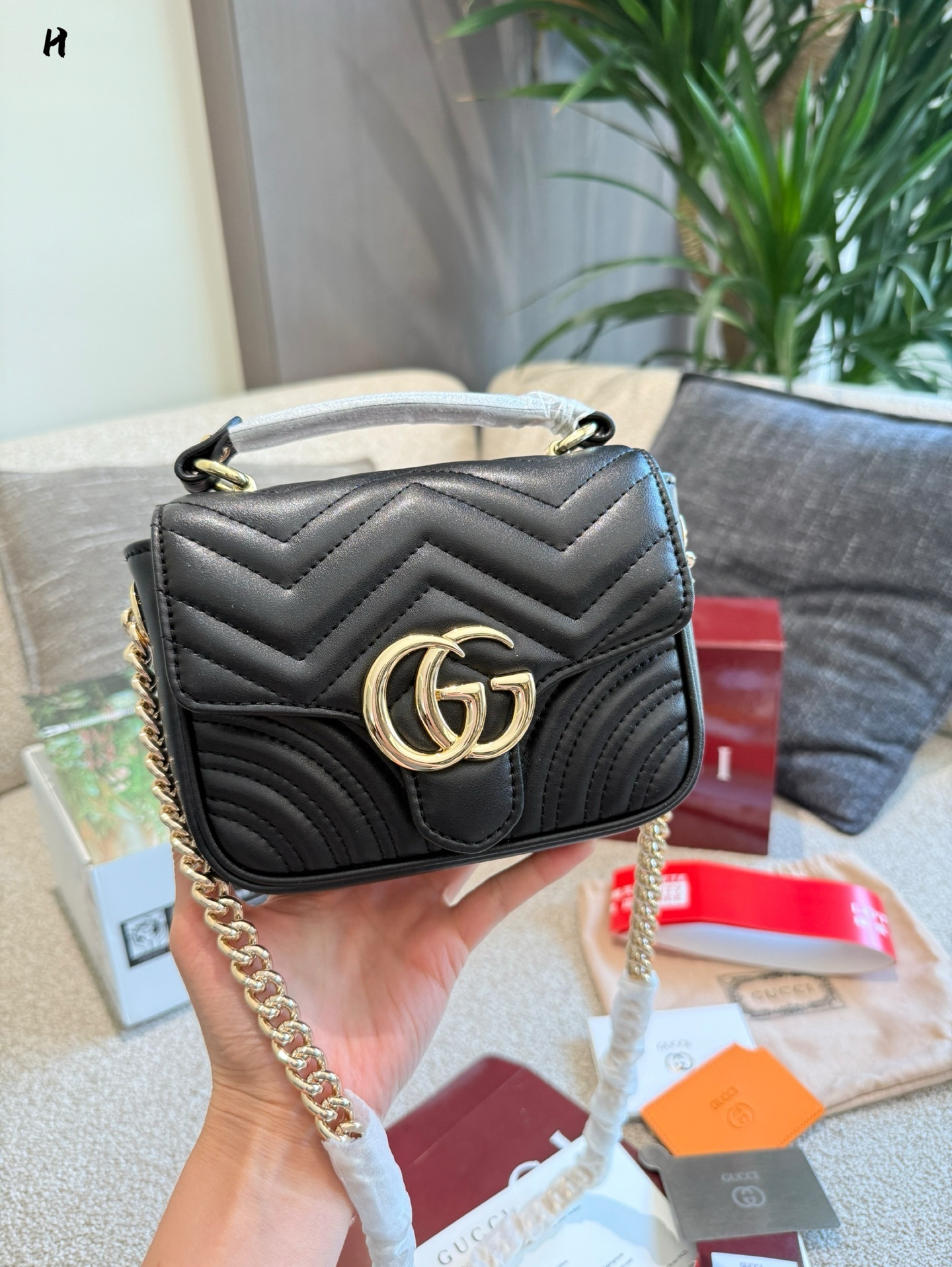 Gucci Rose Gold Logo-Accented Bag 551