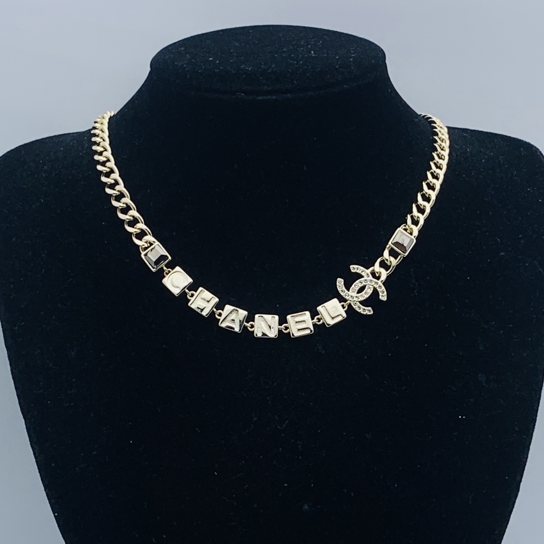 Chanel Silver Vintage-Inspired Necklace 800
