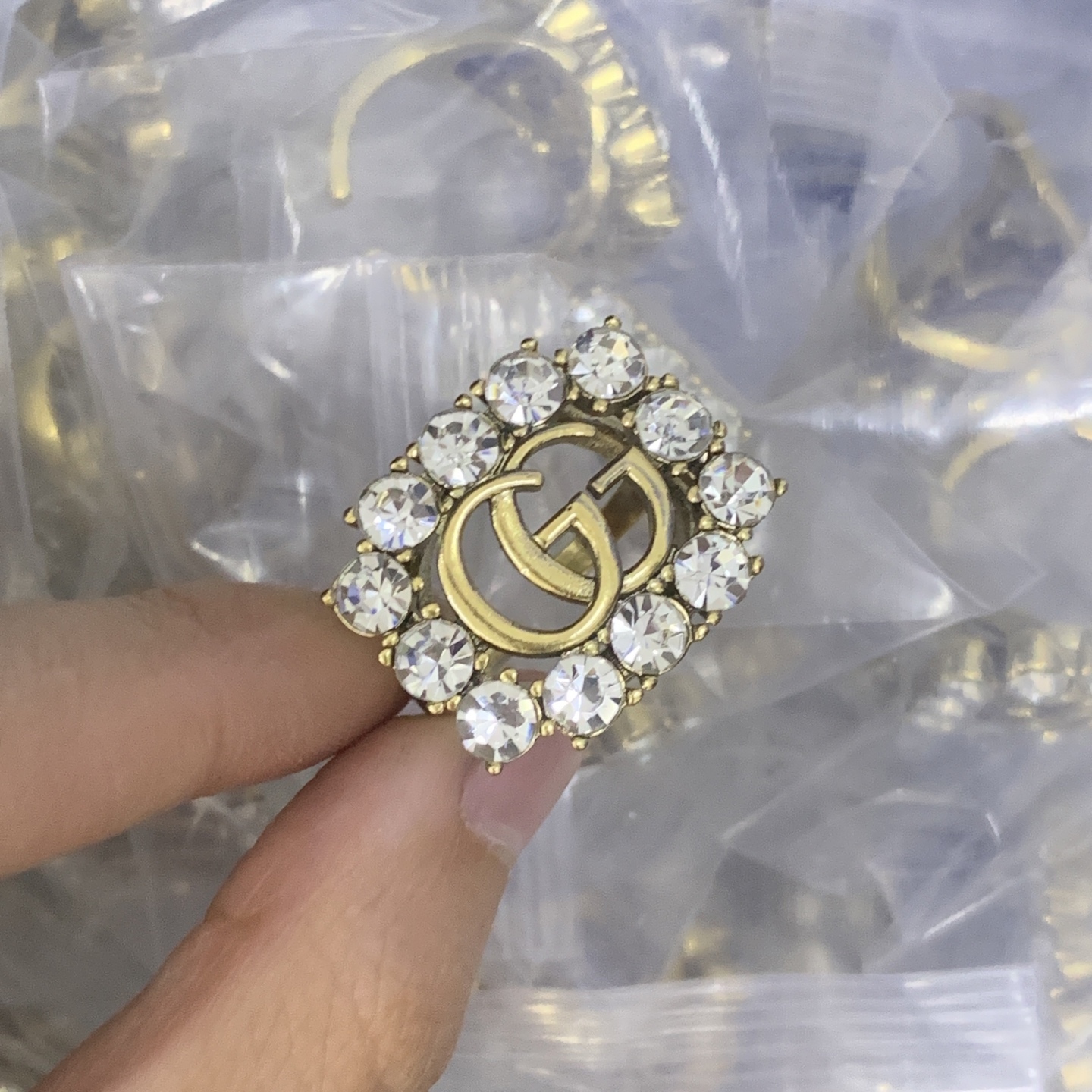 Gucci Rose Gold Logo-Accented Ring 192