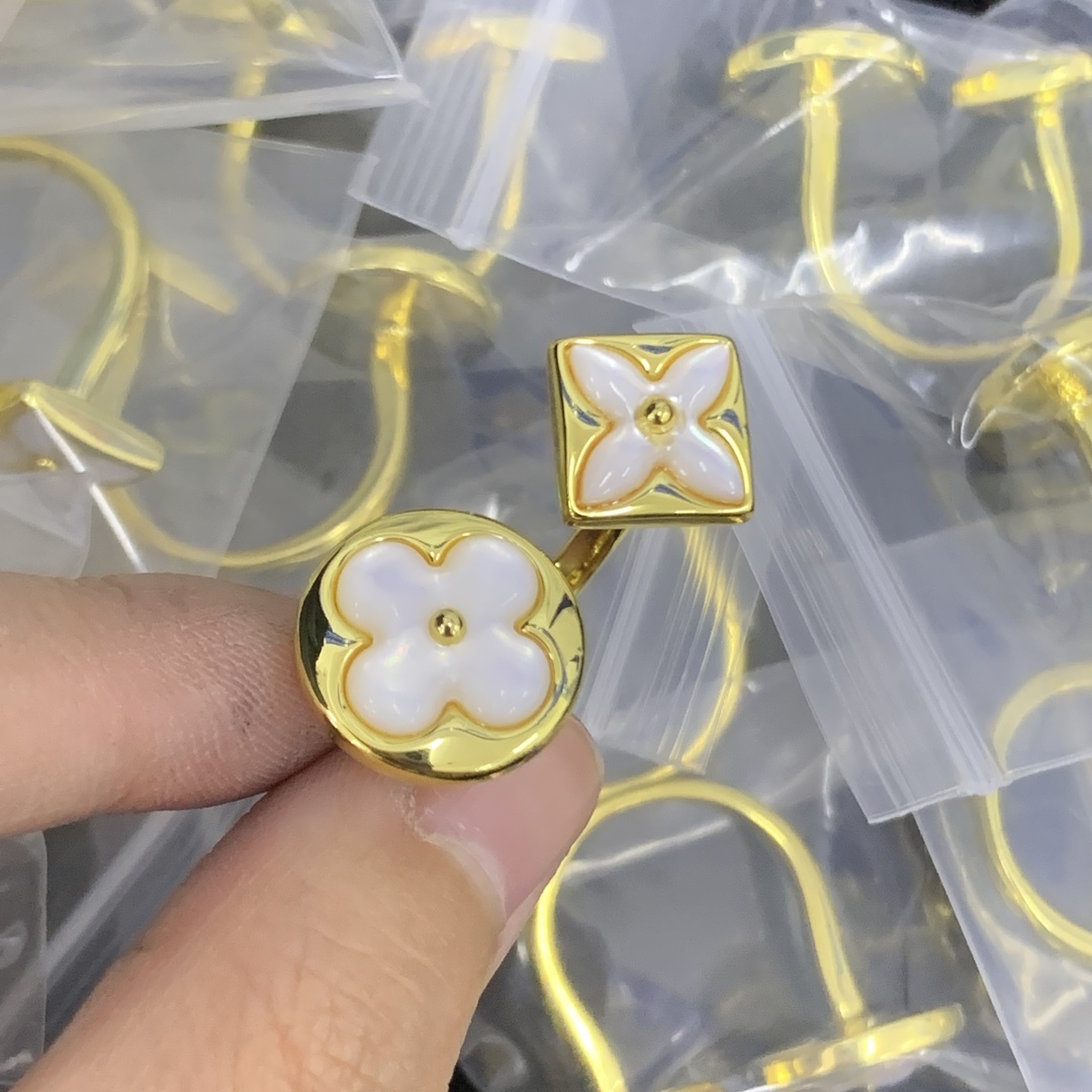 LV Gold Logo-Accented Ring 690