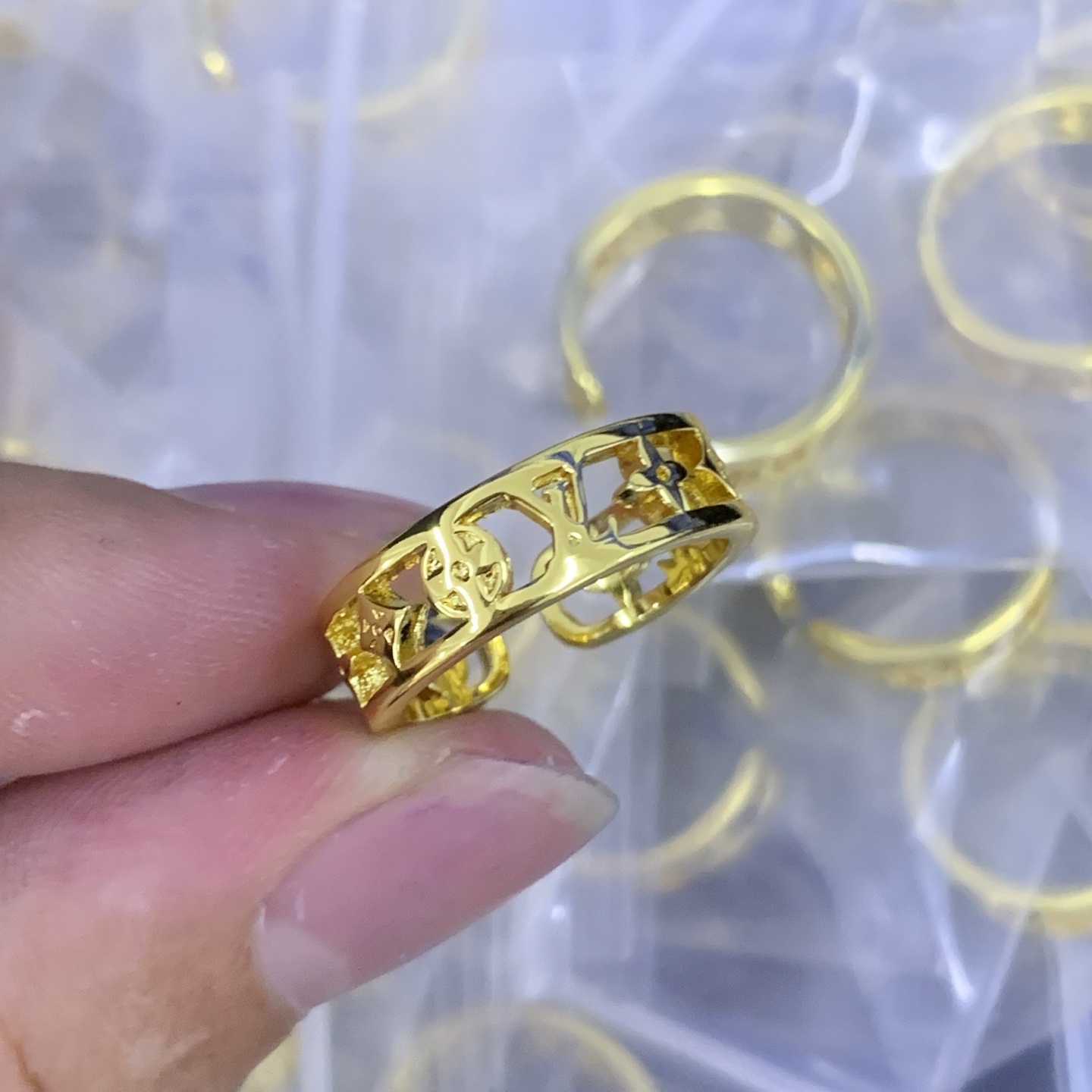 LV Gold Vintage-Inspired Ring 992